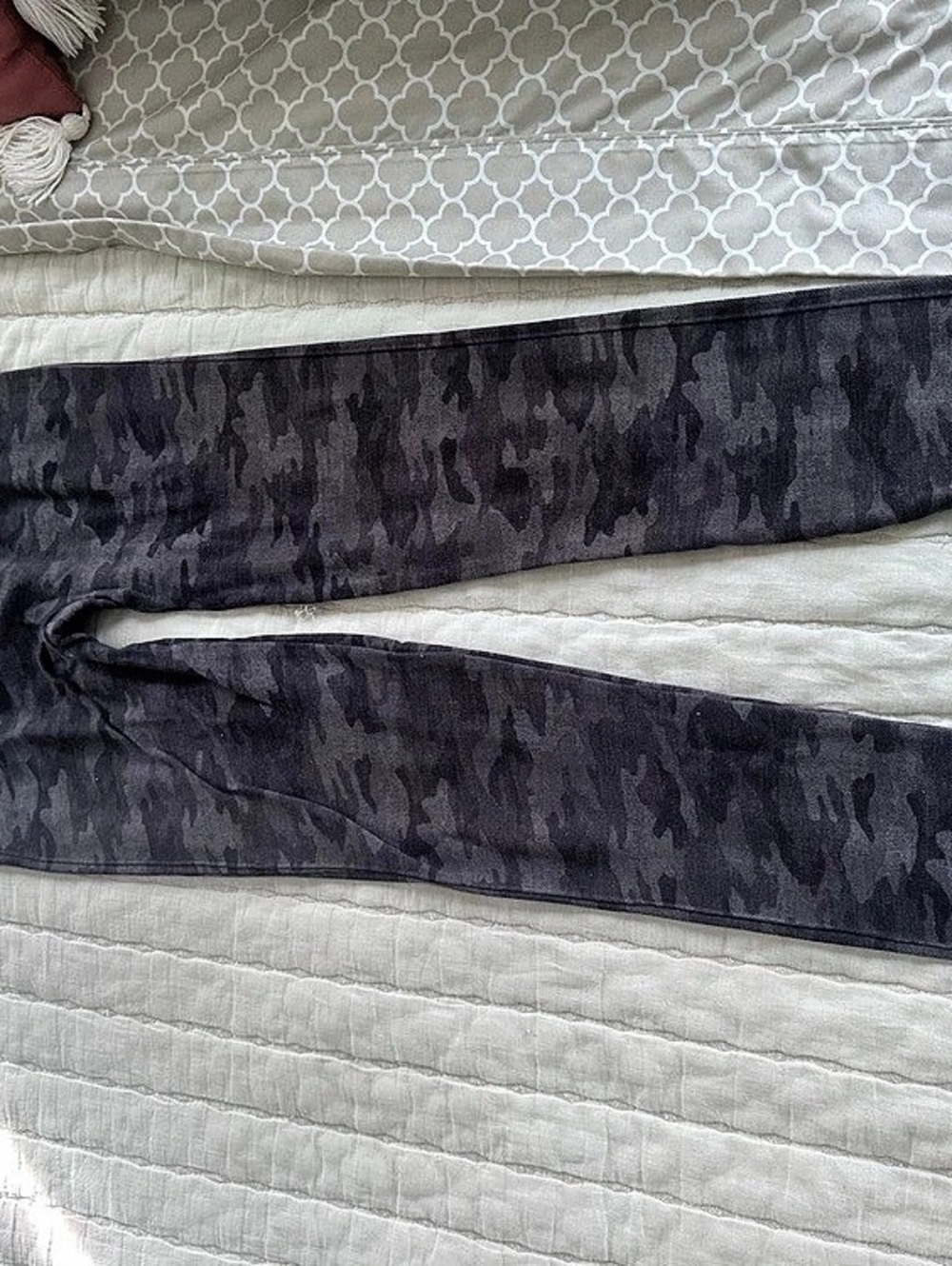 Spanx Camo Seamless Leggings in Black & Gray